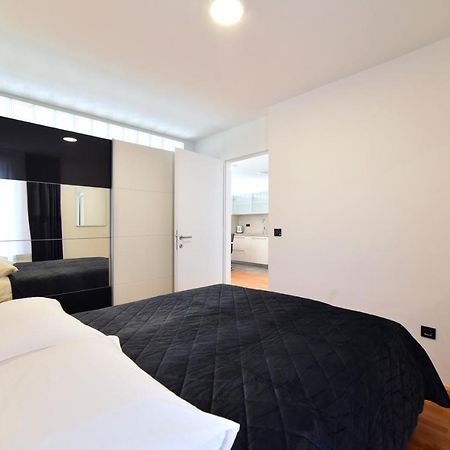 Lavir Apartment With Parking Zagreb Exterior foto