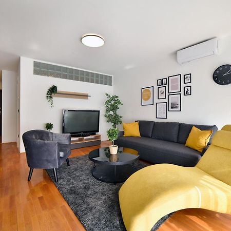 Lavir Apartment With Parking Zagreb Exterior foto