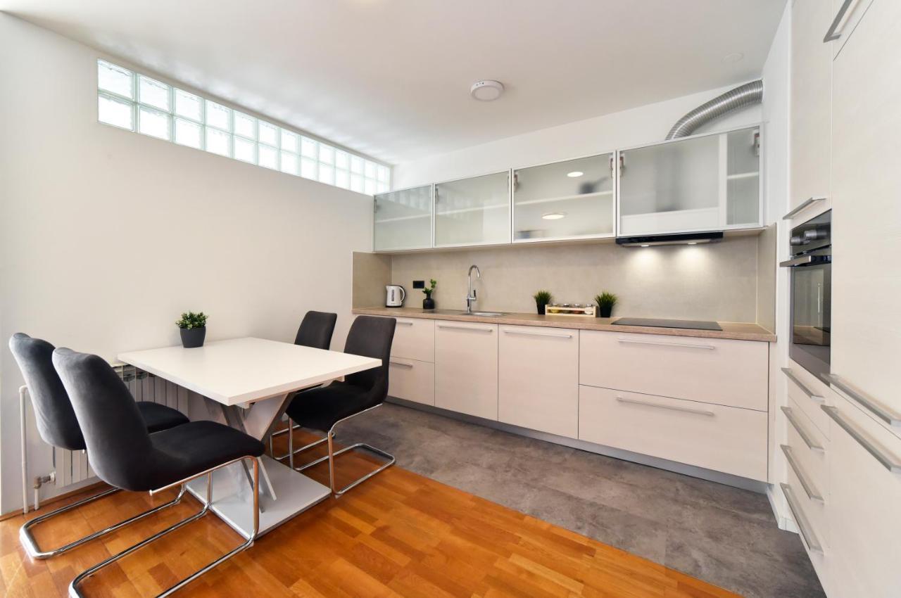 Lavir Apartment With Parking Zagreb Exterior foto